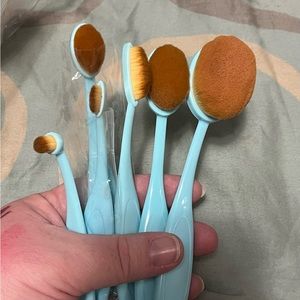 Makeup brushes